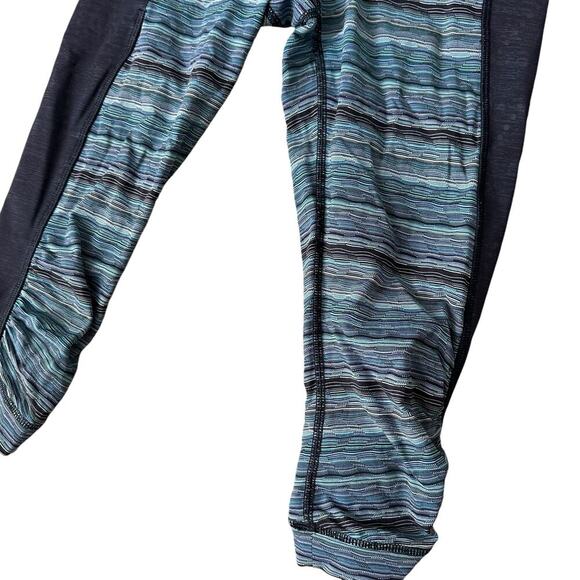 LuLululemon Capri stop at nothing multicolor striped legging Size 4 womens - Picture 3 of 8